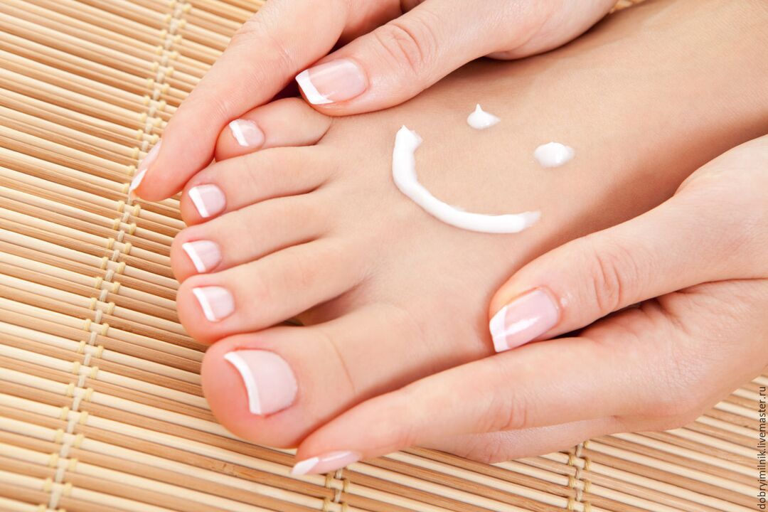 traitement de la mycose des ongles des pieds avec une pommade